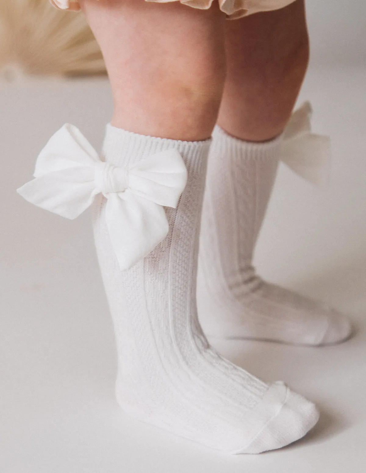 Knee-high Luxe Cable Knit Socks with Bows - White