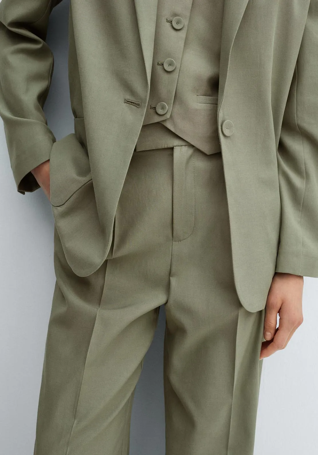 Pleated suit trousers